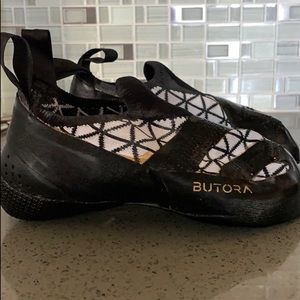 Butora Sensa climbing shoes! Great condition.